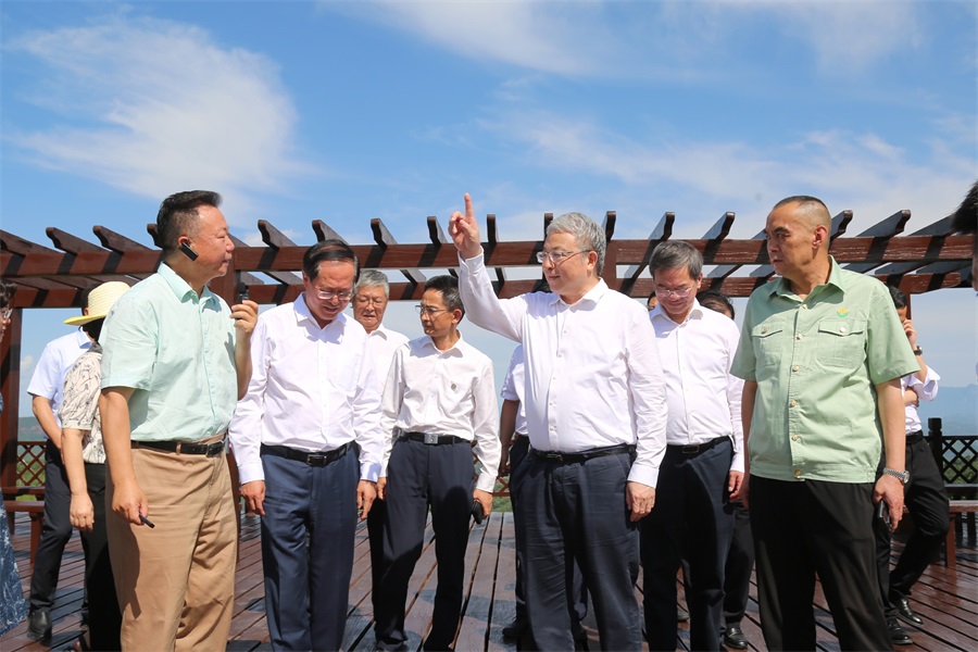 2024.06.23全國政協(xié)副主席、民盟中央常務(wù)副主席、中國科學(xué)院院士、清華大學(xué)副校長王光謙蒞臨金徽股份視察.jpg