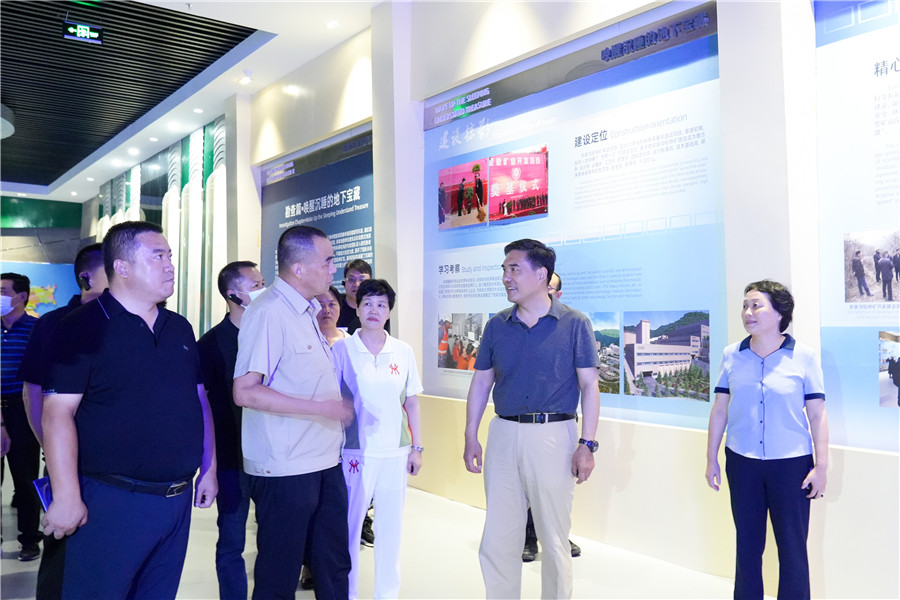 12-2022年8月，省委常委、省委統(tǒng)戰(zhàn)部長孫雪濤帶領(lǐng)帶領(lǐng)全省黨外代表人士考察團蒞臨金徽股份調(diào)研指導(dǎo)。.jpg