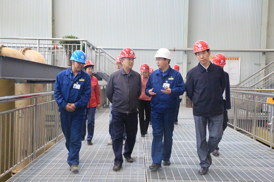 20-2016年5月，國家水利部原副部長朱登銓一行蒞臨金徽股份調(diào)研項目建設(shè)工作。.jpg