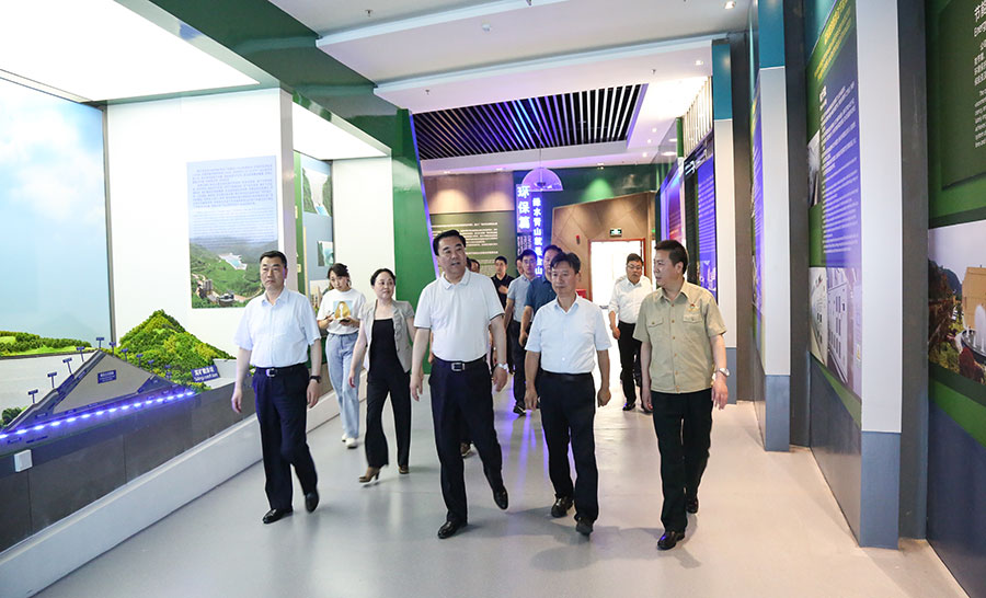 14-2021年6月，時任省委常委、省委統(tǒng)戰(zhàn)部部長馬廷禮蒞臨金徽股份調(diào)研。.jpg
