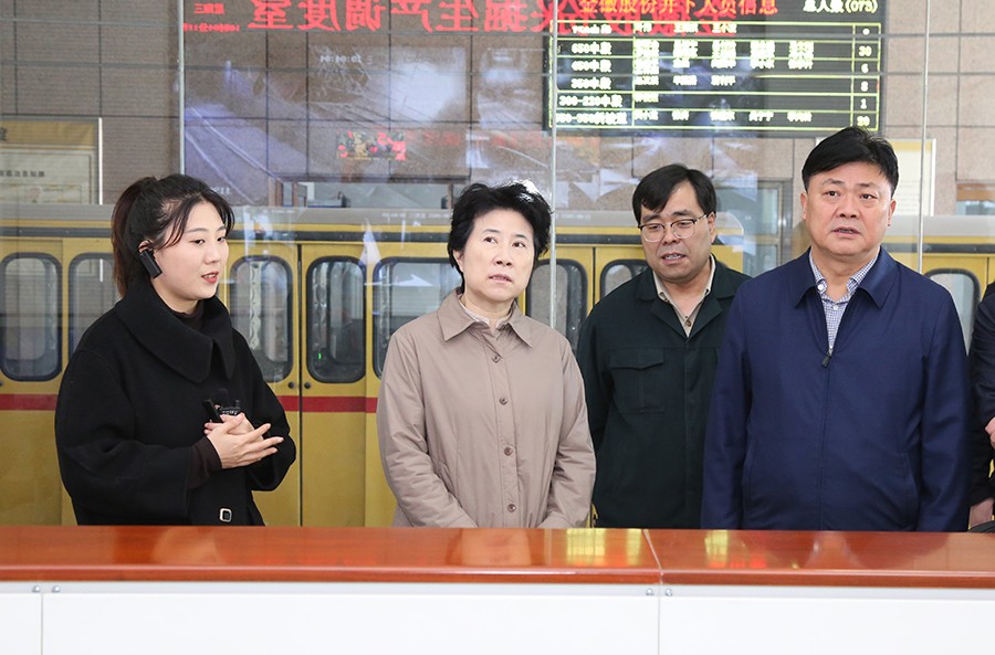 36-2023年3月，省生態(tài)環(huán)境廳黨組書記蘇君蒞臨金徽股份調(diào)研綠色礦山及“兩山”實踐創(chuàng)新基地建設(shè)情況。.jpg