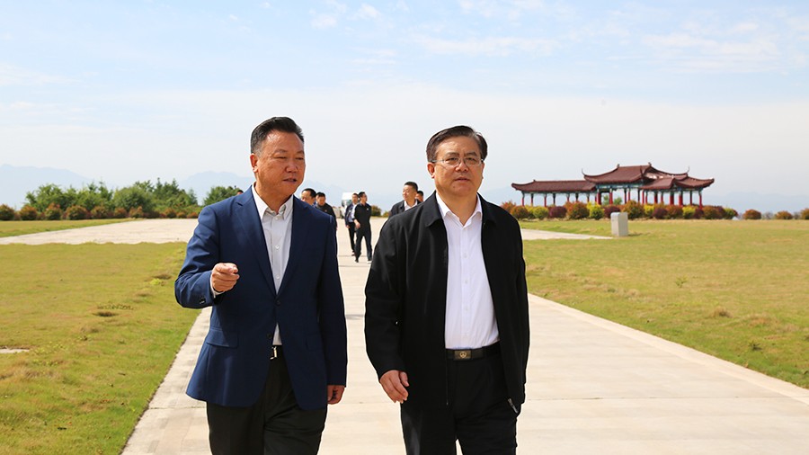 30-2021年5月，省人民檢察院黨組書記、檢察長朱玉蒞臨金徽股份調(diào)研綠色礦山建設(shè)工作。.jpg